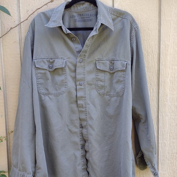 Levi Strauss & Co Button Down - Picture 5 of 5